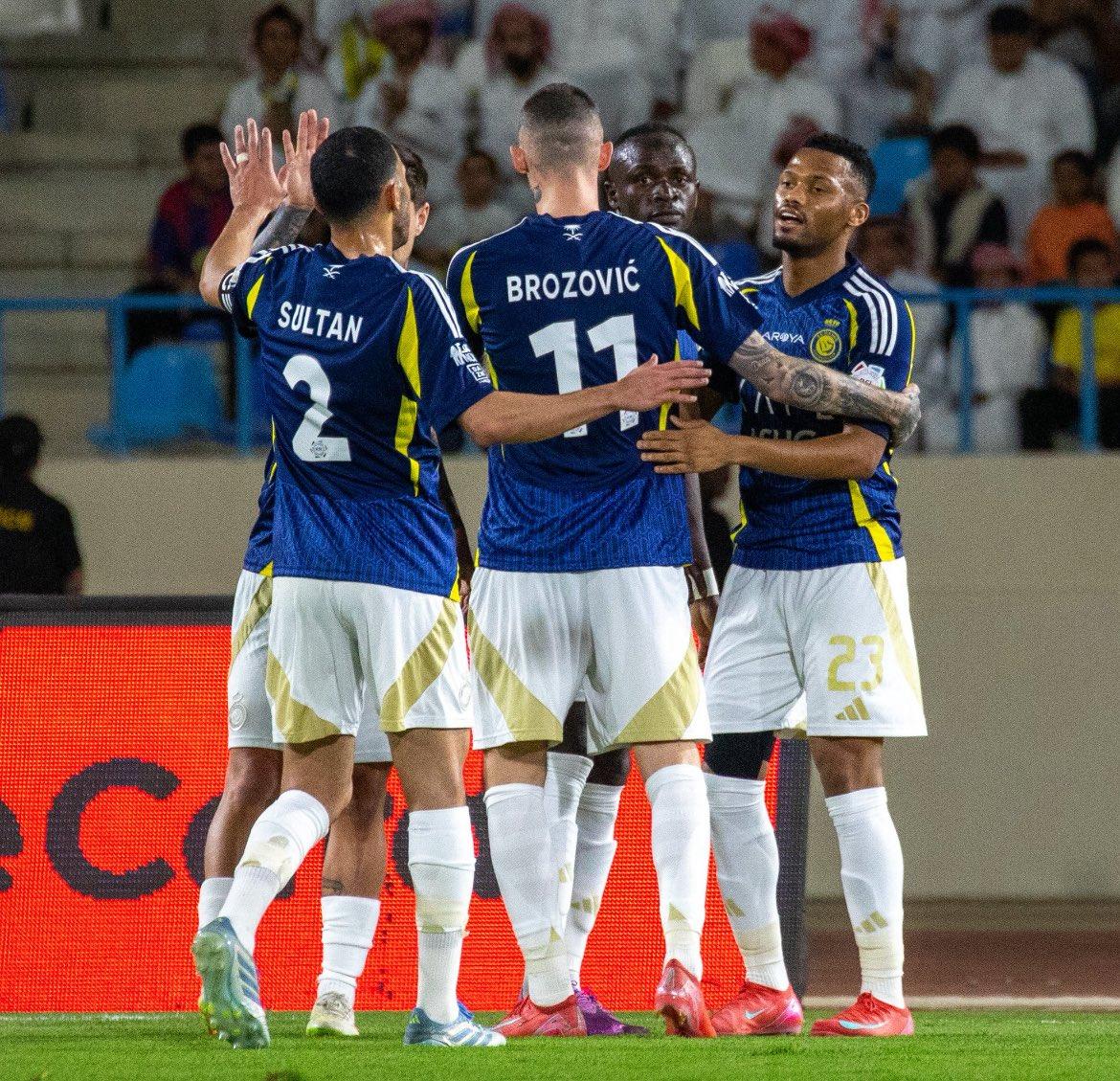 马竞队员合力奋战，战胜对手进入前四