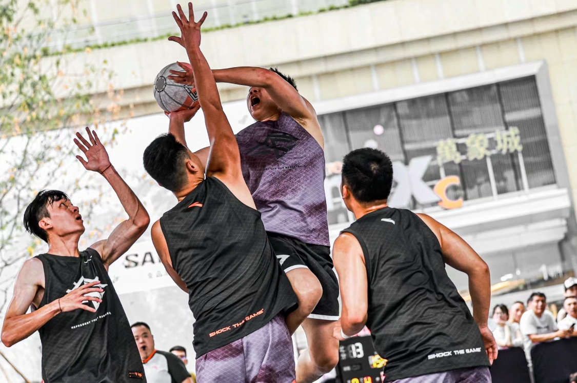 开云官方app入口-关于球场上聚焦能量，篮球赛事引领狂热精神的信息