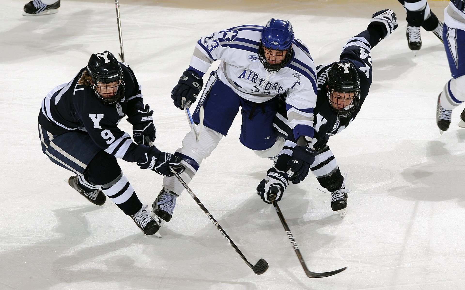 欧冠淘汰赛之夜，利拉德主宰比赛走向